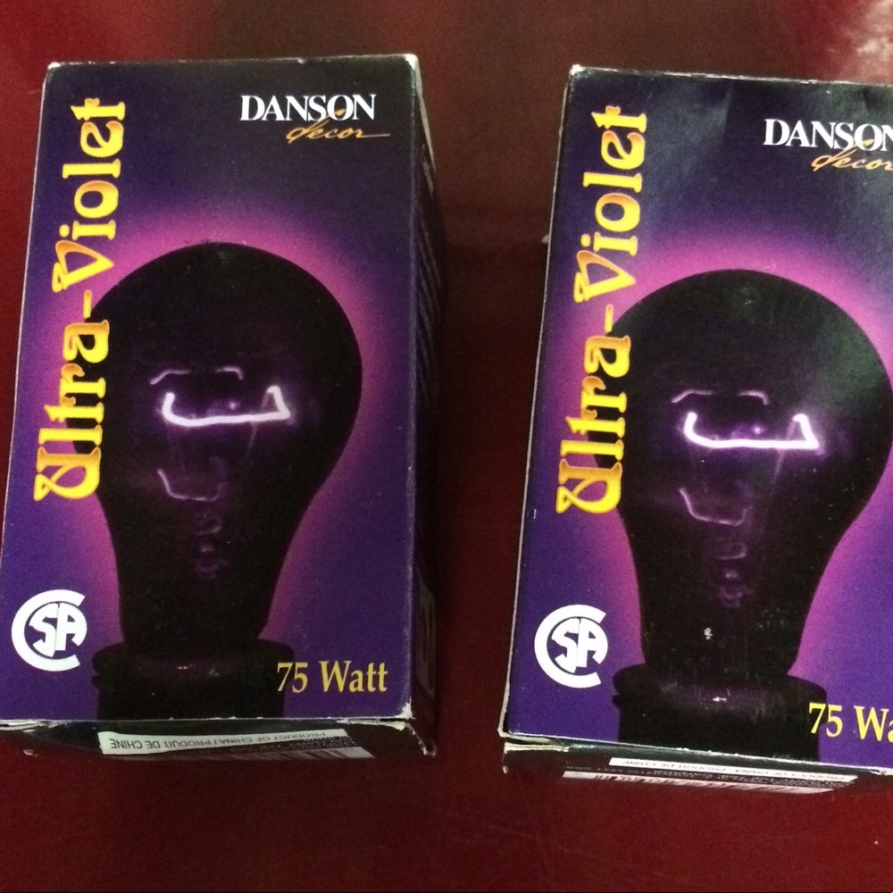 New 2 Black Light Lightbulbs Halloween Decoration Purple